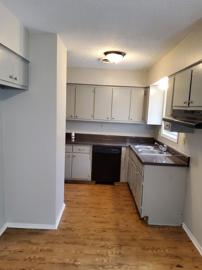 Building Photo - 591 Brockwood Ave