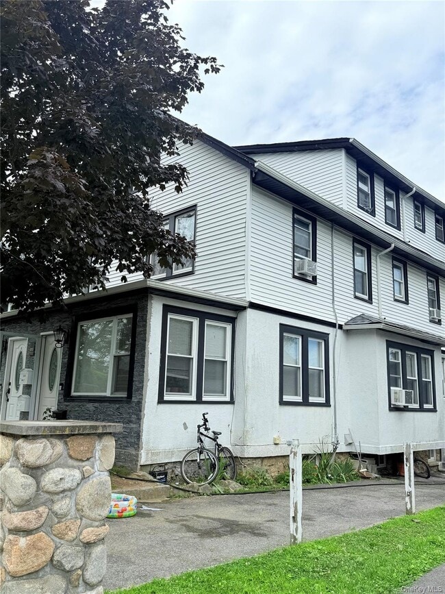 Building Photo - 815 Carpenter Pl