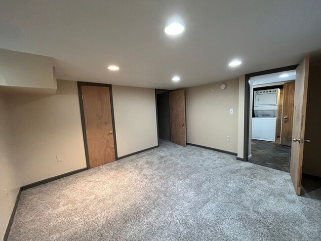 Foto del edificio - 2 Bed, 1 Bath in York Neighborhood  HALF O...