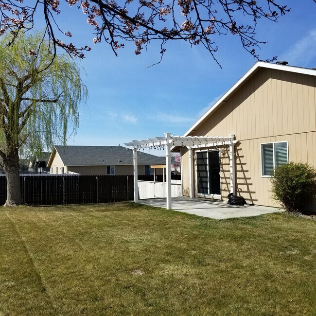 Building Photo - 6508 Robinson Dr