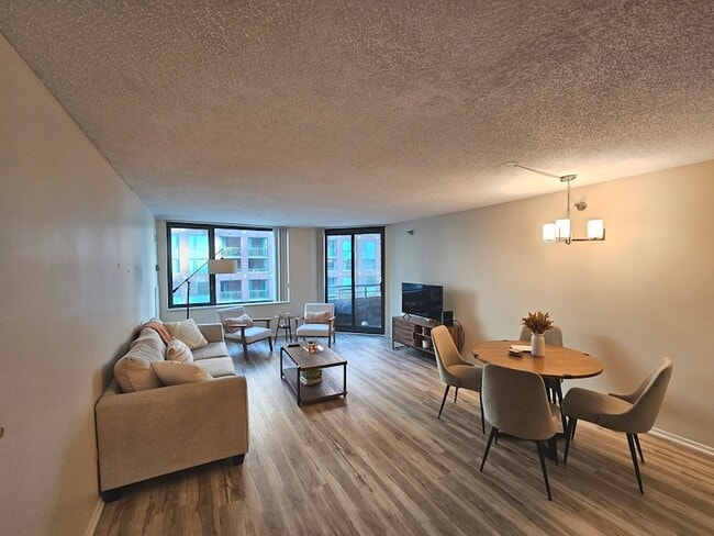 Photo - 440 N McClurg Ct Apartment