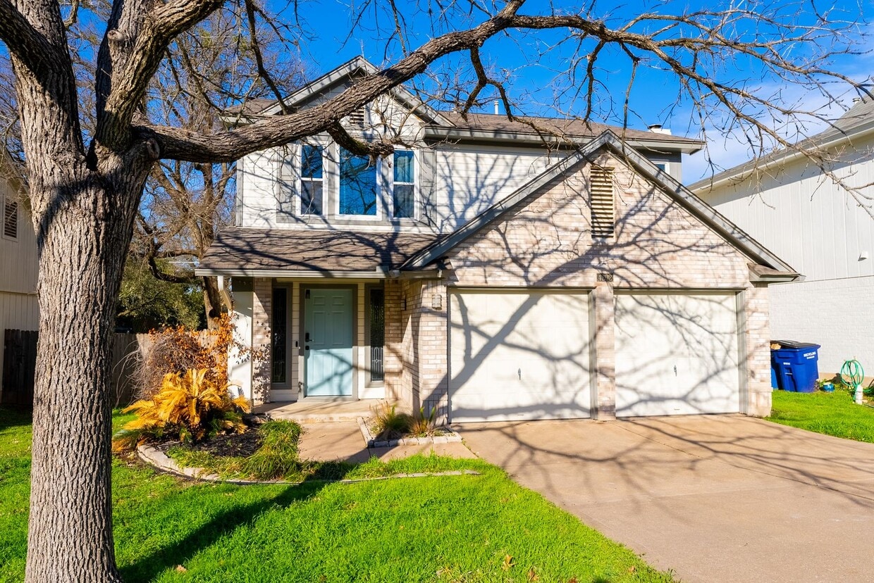 Primary Photo - Charming South Austin Retreat: 4BR, 2.5BA ...
