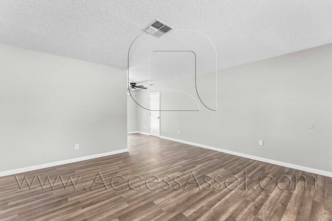 Building Photo - Single-Story 3BR Home with Garage & Fully Fenced Yard