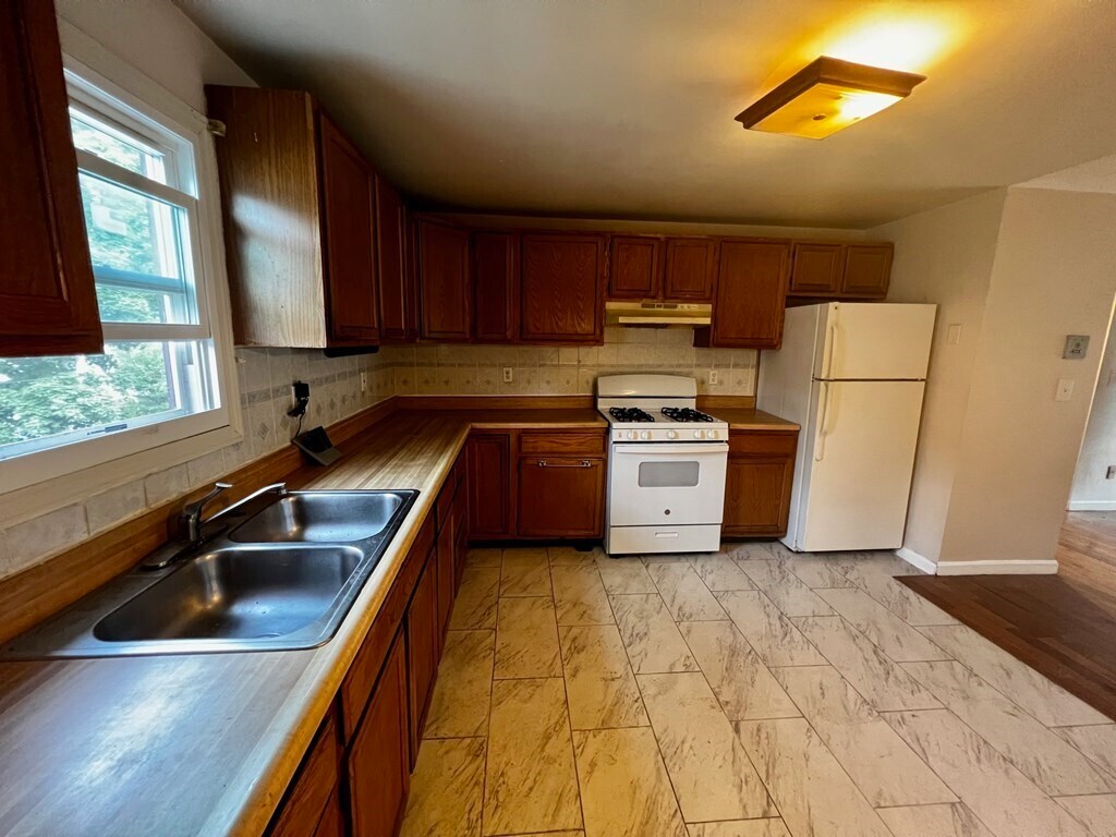 19 Hiawatha Rd Unit Rd, Boston, MA 02126 Room for Rent in Boston, MA