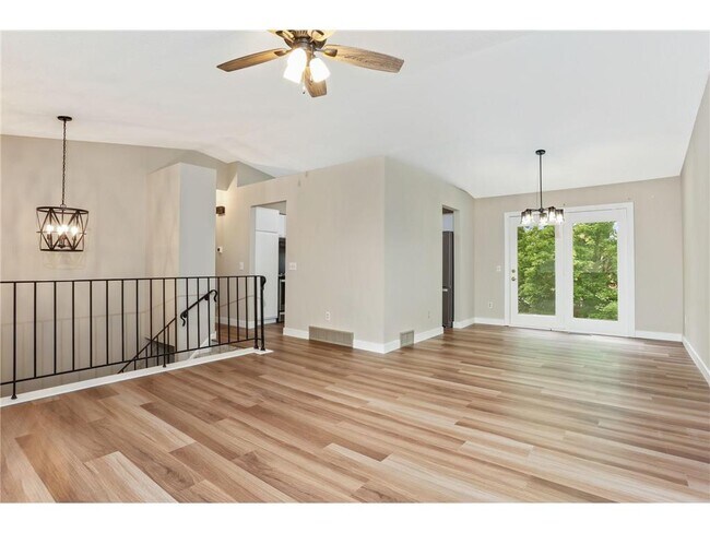 Foto del edificio - 8616 Windward Cir