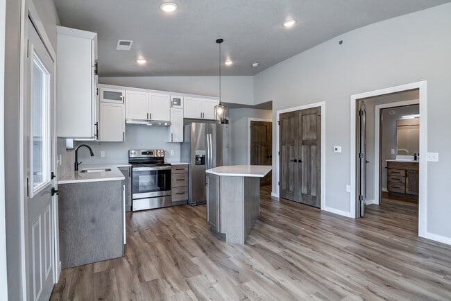 Building Photo - 4223 Jeffers Rd