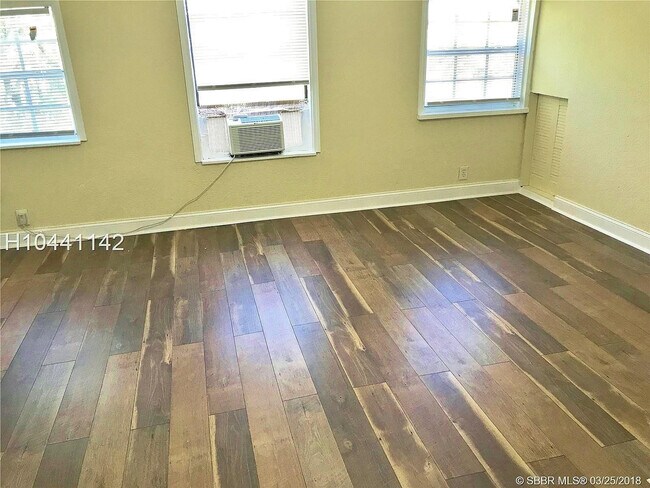 Foto del edificio - 1521 N 59th Terrace