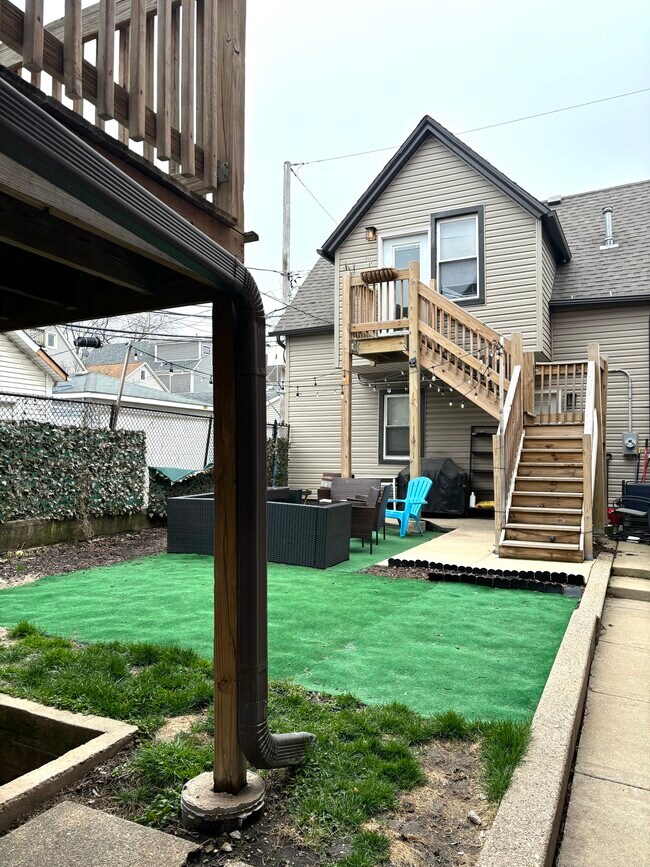 Foto del edificio - 2115 W Barry Ave