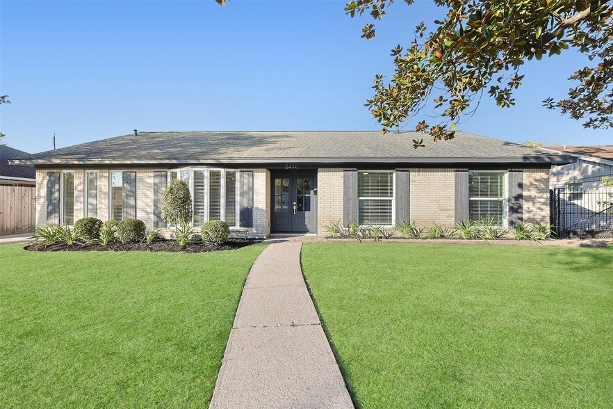 Primary Photo - 2410 Del Norte St