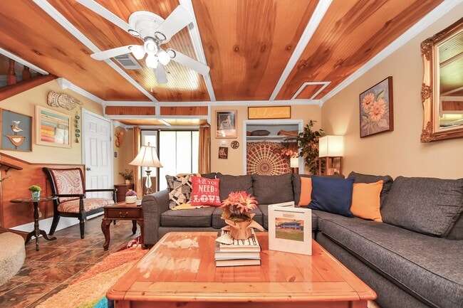 Building Photo - 17018 Water Oak Dr
