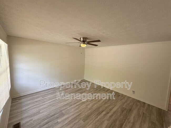 Foto del edificio - 4680 Ryan Rd