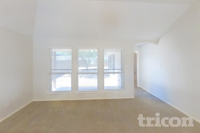 Foto del edificio - 1615 Hillside Dr