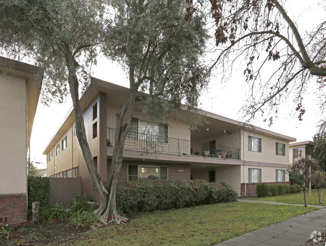 Building Photo - Ranchero Apartments