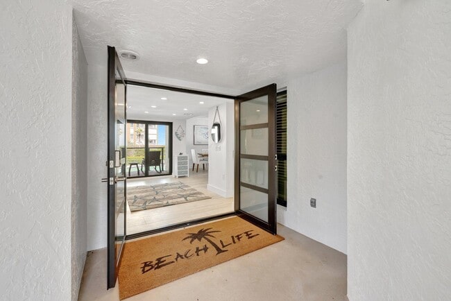 Building Photo - 4100 N Hwy A1A