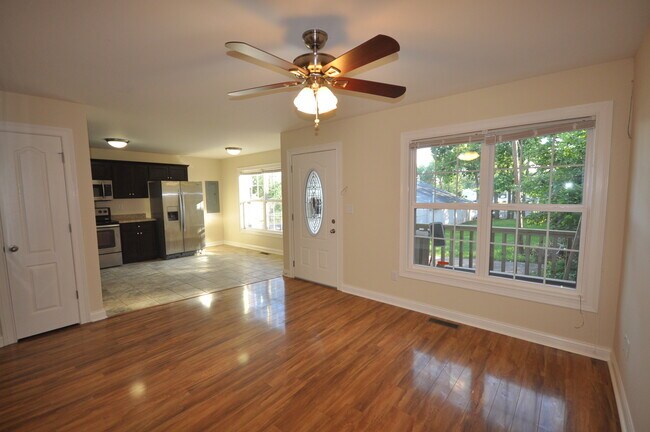 Foto del edificio - Pink Star- Pre-Leasing Now for the Fall Se...