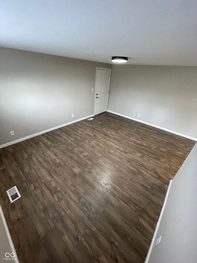 Foto del edificio - 7944 E 49th St