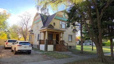 Building Photo - 717 Perry St