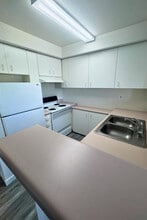 Building Photo - OUTLOOK APTS