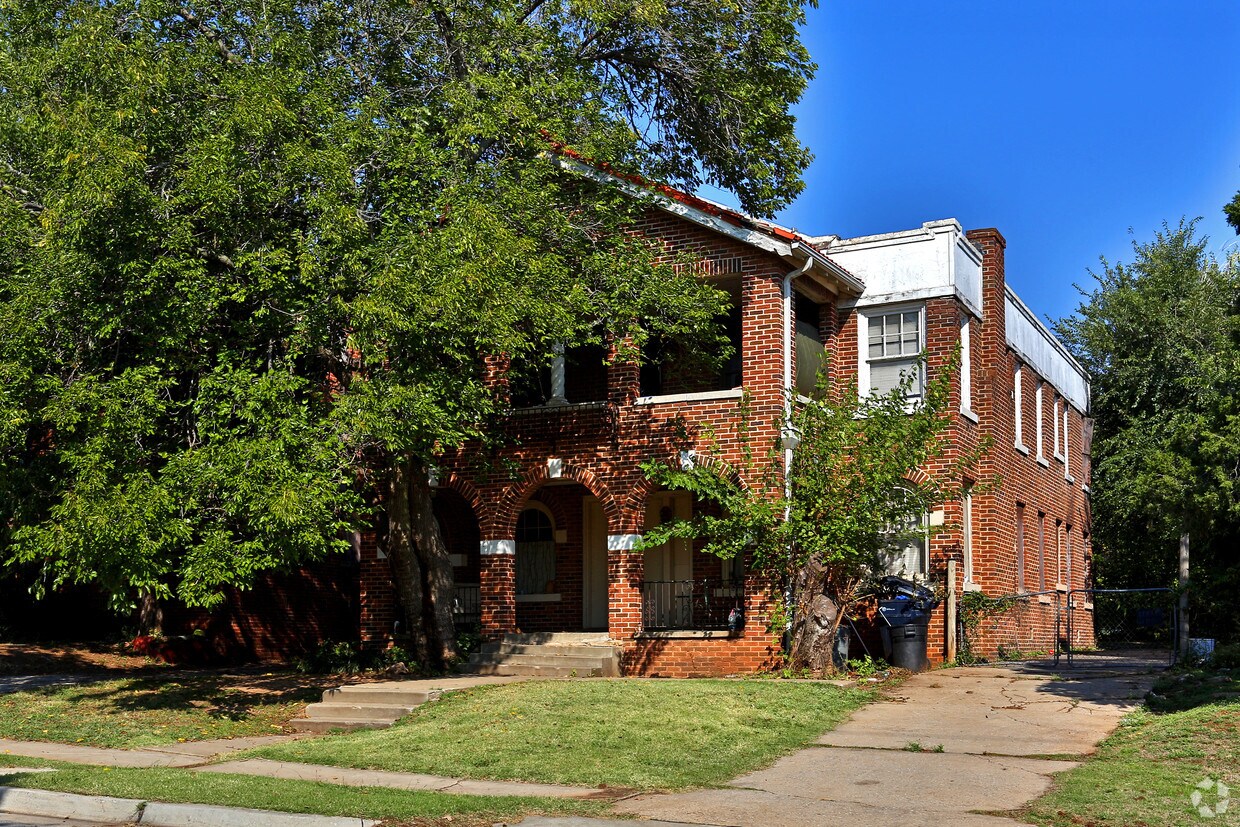 Foto principal - 709 NW 30th