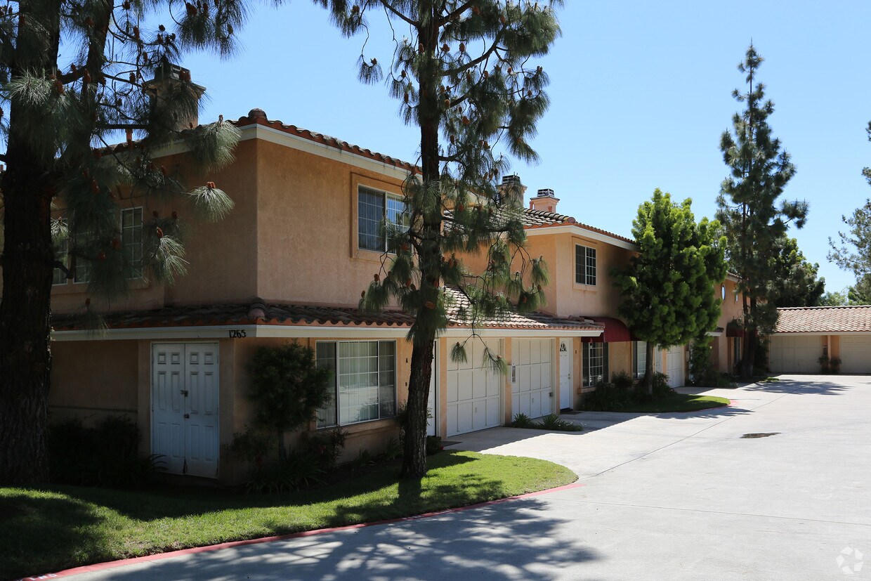 Primary Photo - 1265 Persimmon Ave