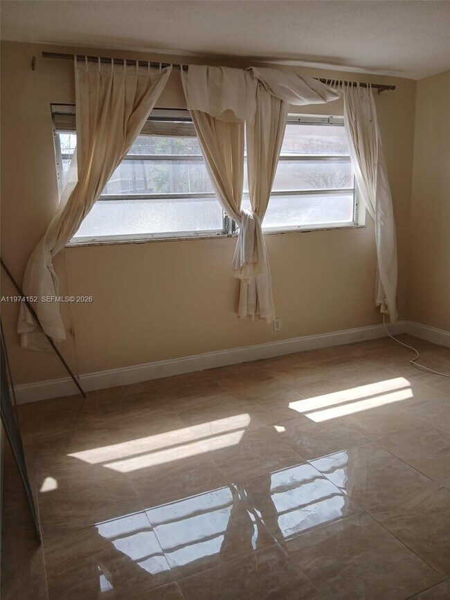 Foto del edificio - 180 NE 12th Ave