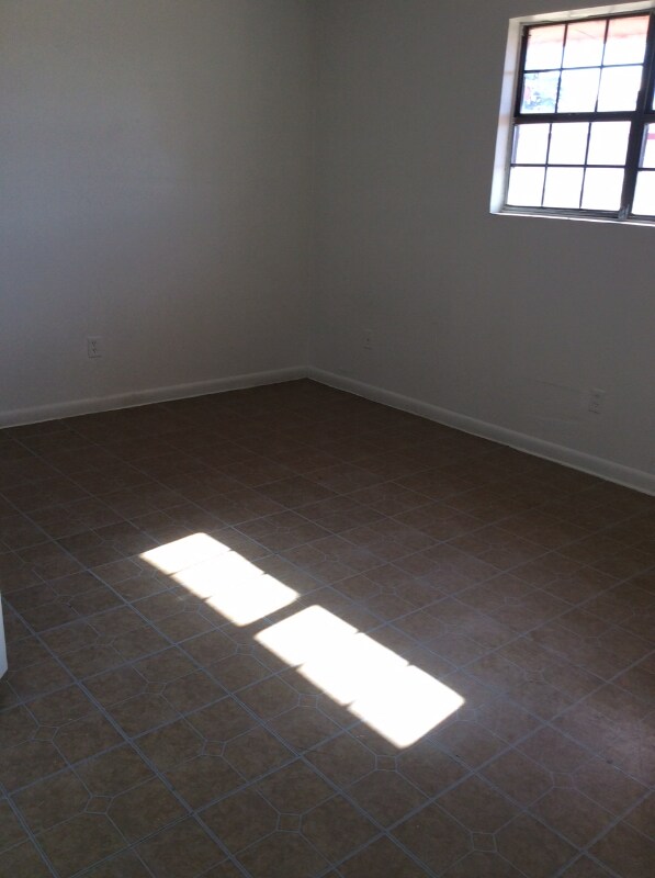 Foto del edificio - 1313 S Maddox Ave
