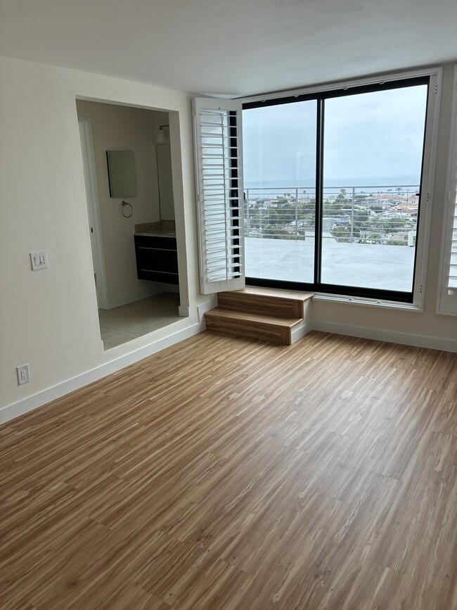 upstairs bedroom - 736 Gould Ave