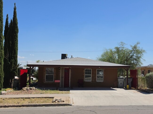 Building Photo - 2422 Copper Ave