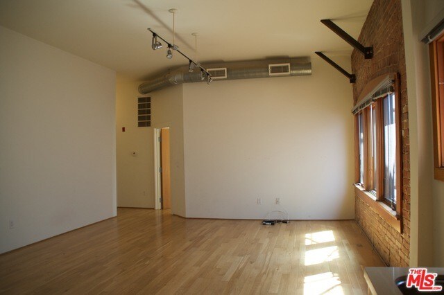 Foto del edificio - 8 Brooks Ave