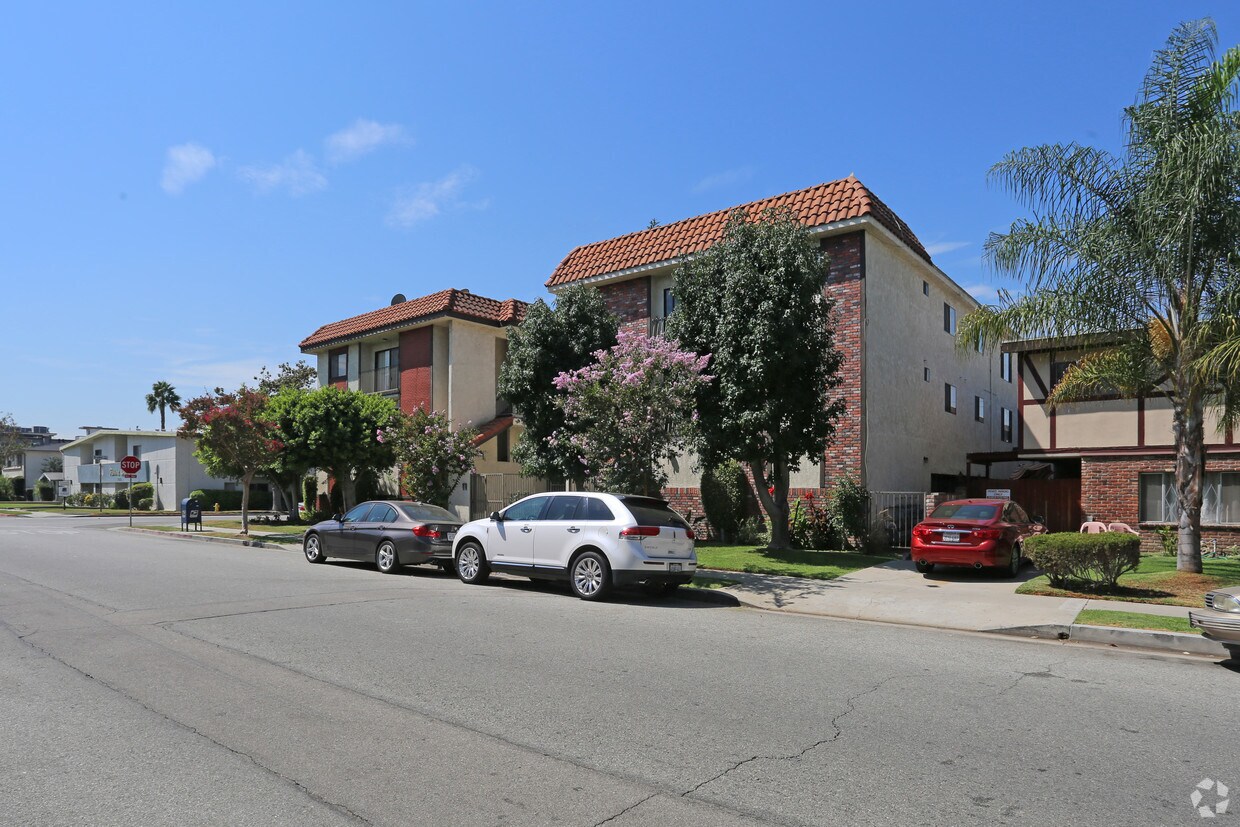 Primary Photo - 1105 Melrose Ave