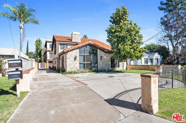 Foto del edificio - 12841 Landale St