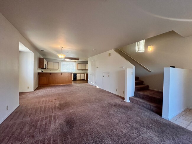 Building Photo - CENTRALLY LOCATED NAPA TOWNHOME