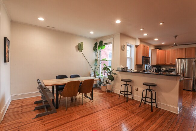 Foto del edificio - 914 Spring Rd NW