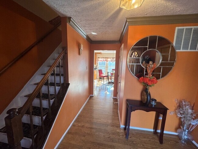 Foto del edificio - 8310 Chestnut Farm Ln