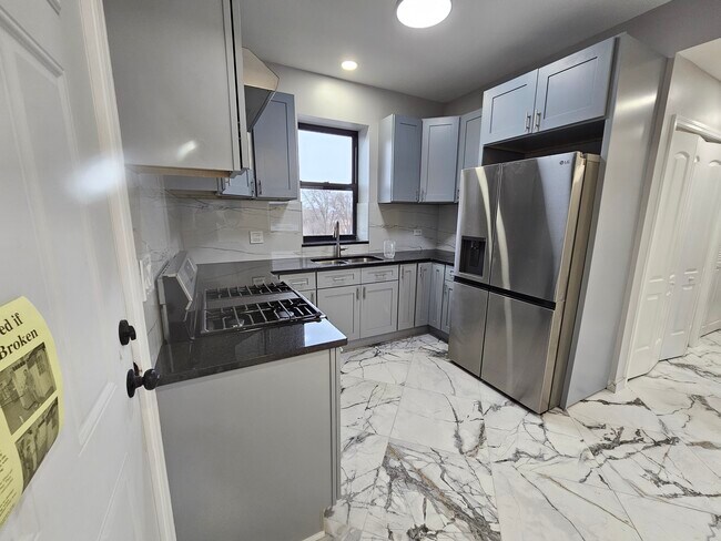 Foto del edificio - 4720 W Armitage Ave