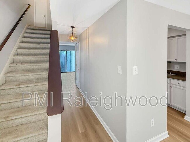 Foto del edificio - 1275 Teakwood Pl