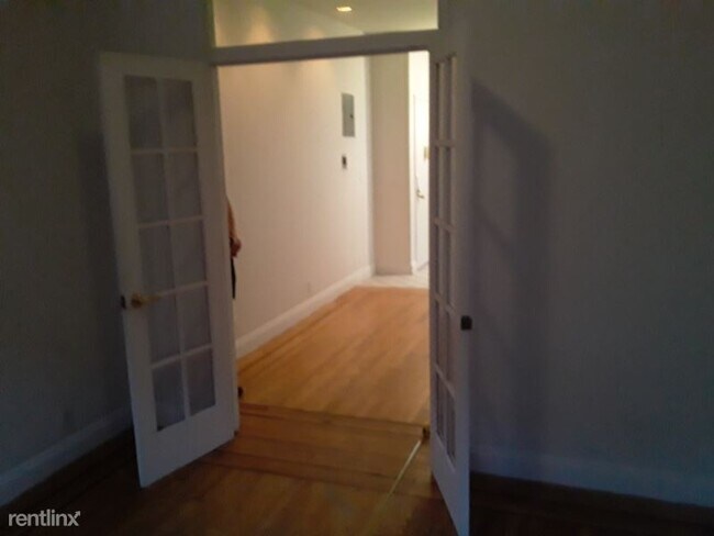 Building Photo - 270 W 25th St