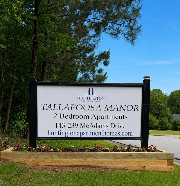 Letrero de Tallapoosa Manor - Tallapoosa Manor