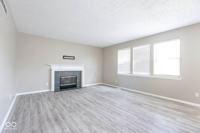 Foto del edificio - 344 W Columbine Ln