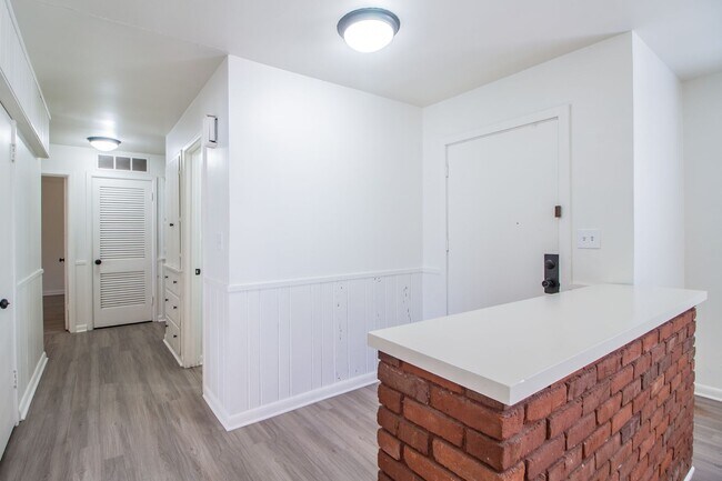Building Photo - 2510 56th St