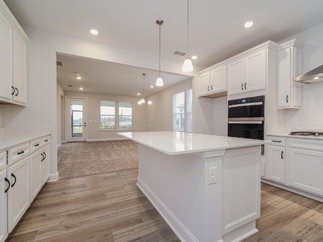 Foto del edificio - "Charming 2-Bedroom Retreat with 2 Full Baths in Belmont's Serene Setting – 1223 Sq Ft of Comfort...