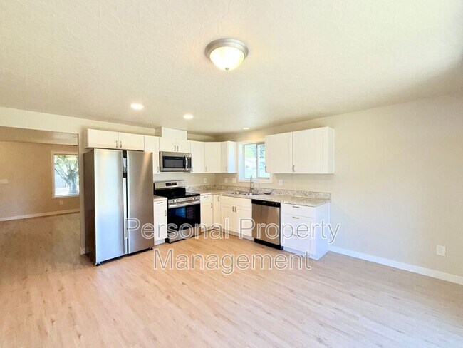 Building Photo - 7621 NE 158th Ave