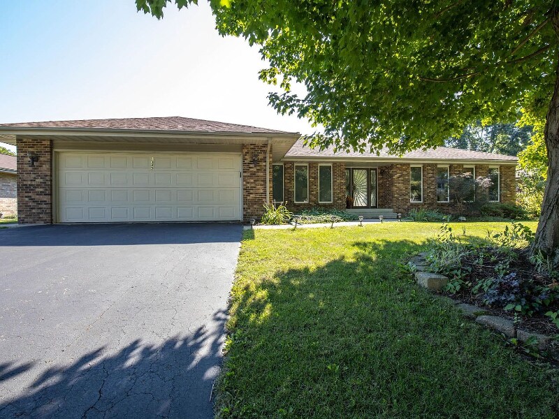 1389 Red Oak Ln, Rockford, IL 61107 House Rental in Rockford, IL