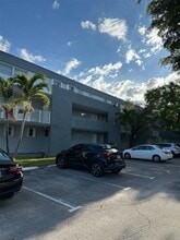 Building Photo - 9371 Fontainebleau Blvd