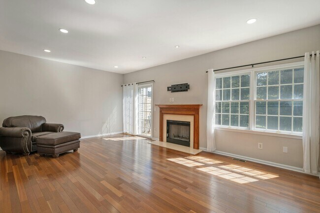 Foto del edificio - 109 Emily Pl