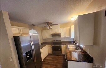 Building Photo - 835 E Rembrandt Way