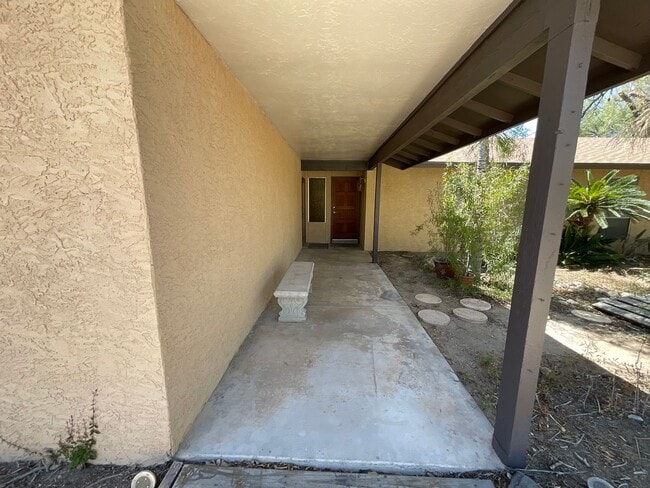 Building Photo - Great Northwest location Magee & La Canada