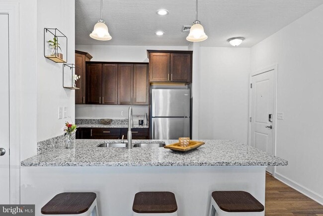 Foto del edificio - 1005 Admiral Ln