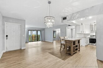 Building Photo - 1104 Green Pine Blvd