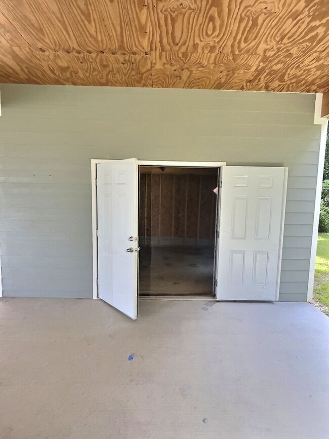 Foto del edificio - 2-Bedroom, 2-Bathroom home on a large corn...
